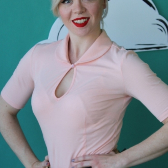 Tatyana Keynote Sexy Peach Vintage 1950's Pinup Stretch Keyhole Top w Darting - Picture 1 of 2